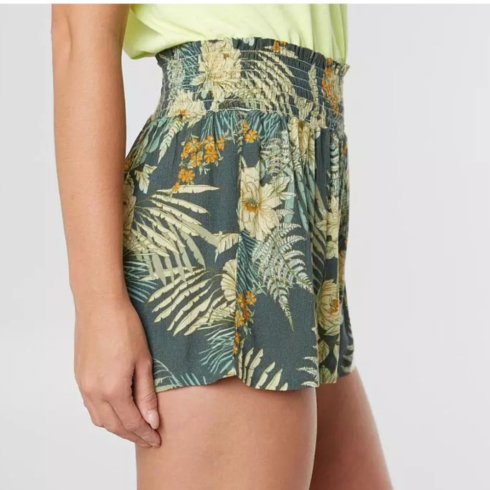 BeBop Floral Crinkle Short - Picture 2 of 9